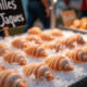Coquilles Saint-Jacques fraîches sur glace au marché