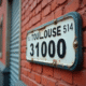 Panneau de rue toulousain avec code postal 31000